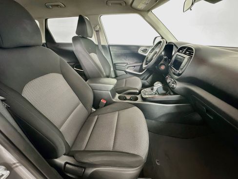 Used 2023 Kia Soul LX w/ LX Technology Package FWD image 28