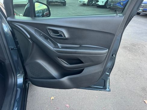 Used 2021 Chevrolet Trax LT image 22