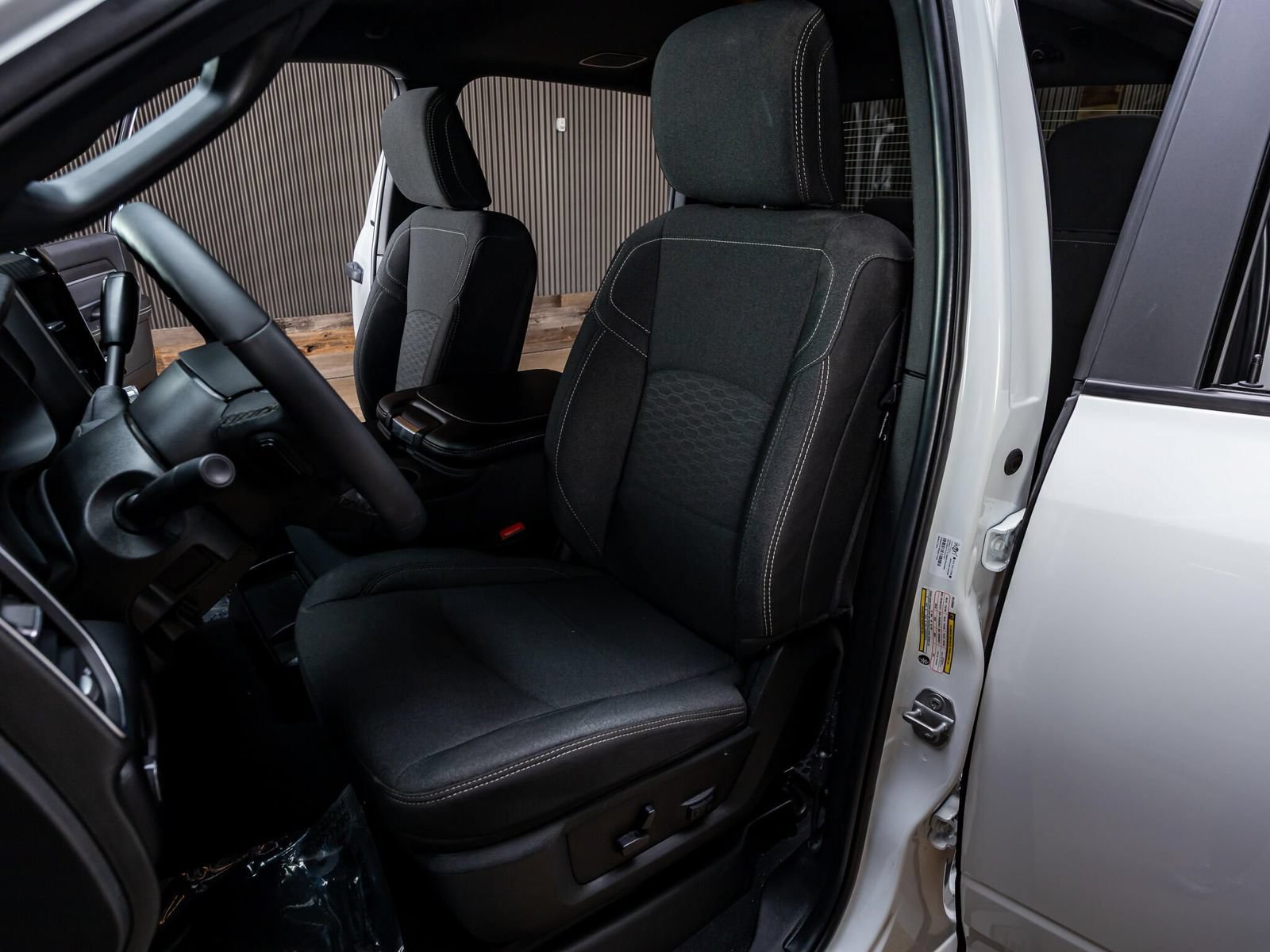 Used 2025 RAM 2500 Big Horn AWD/4WD image 27