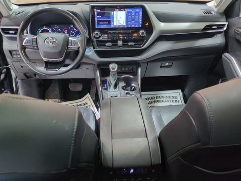 Used 2021 Toyota Highlander Platinum AWD/4WD image 18