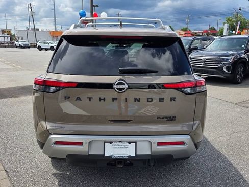 Used 2024 Nissan Pathfinder Platinum w/ Black Appearance Package AWD/4WD image 11