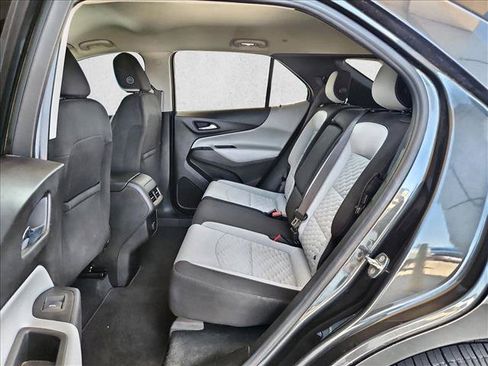 Used 2018 Chevrolet Equinox LT FWD image 18
