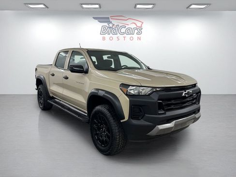 Used 2023 Chevrolet Colorado Trail Boss w/ Advanced Trailering Package AWD/4WD image 3
