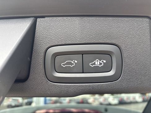 Certified 2024 Volvo XC60 B5 Plus AWD/4WD image 40