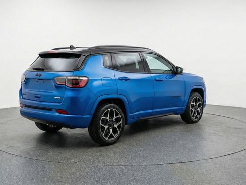 Used 2025 Jeep Compass Limited AWD/4WD image 9