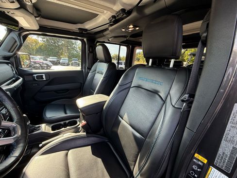 Used 2022 Jeep Wrangler Unlimited Rubicon 4xe w/ Dual Top Group image 15