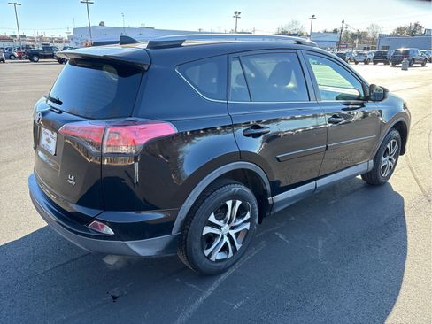 Used 2016 Toyota RAV4 LE image 7