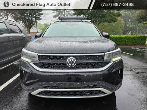 Used 2022 Volkswagen Taos SE FWD image 2