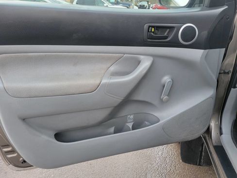 Used 2011 Toyota Tacoma 4x4 Regular Cab image 12