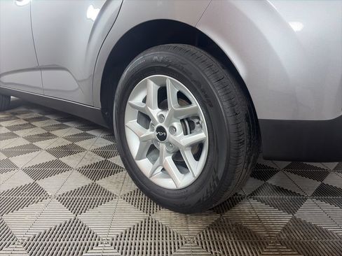 Certified 2025 Kia Soul LX w/ LX Technology Package FWD image 7