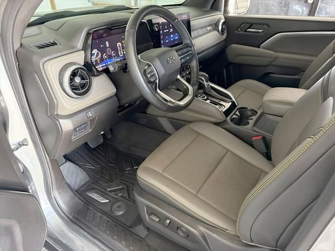 Used 2024 Chevrolet Colorado ZR2 w/ ZR2 Convenience Package III AWD/4WD image 2