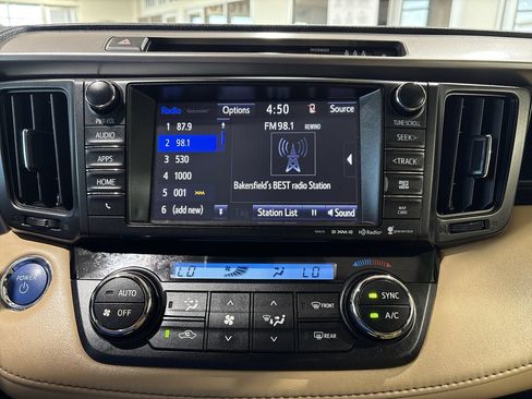 Used 2018 Toyota RAV4 XLE w/ Carpet Mat Package AWD/4WD image 16