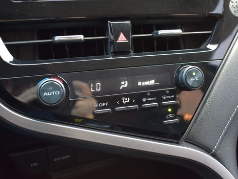 Used 2021 Toyota Camry SE FWD image 61