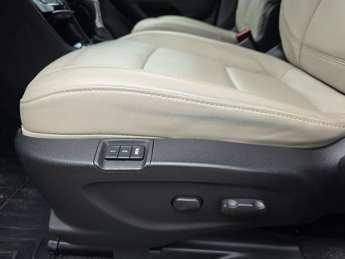 Certified 2018 Buick Encore Premium FWD image 32