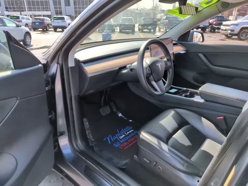 Used 2021 Tesla Model Y Long Range AWD/4WD image 18