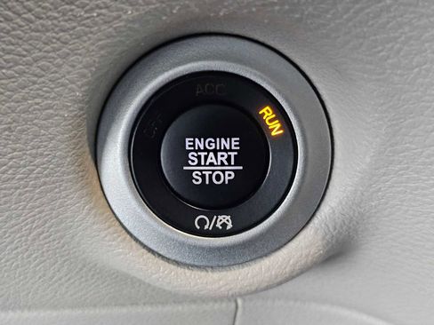 Used 2024 Chrysler Pacifica Touring-L FWD image 31