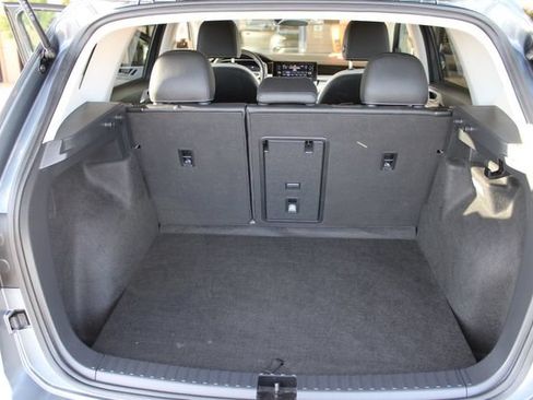 Used 2025 Volkswagen Taos SE AWD/4WD image 32