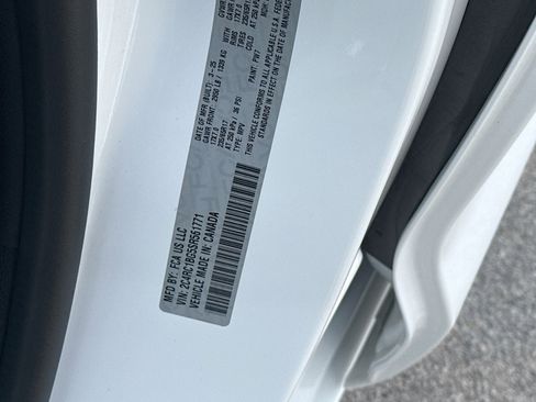 Used 2025 Chrysler Pacifica Select FWD image 36
