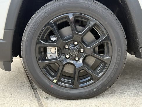 New 2026 Jeep Compass Latitude AWD/4WD image 9