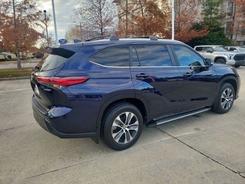 Certified 2023 Toyota Highlander XLE image 7