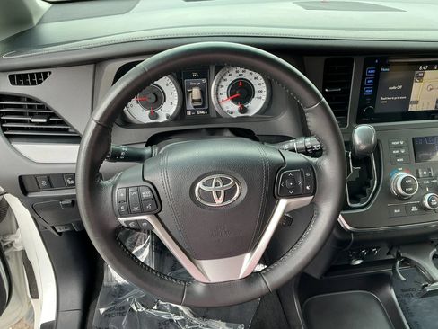 Used 2015 Toyota Sienna SE w/ SE Preferred Package FWD image 22