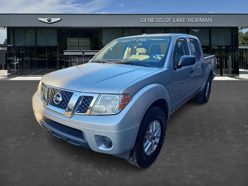 Used 2016 Nissan Frontier SV image 1
