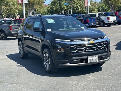 Used 2025 Chevrolet Equinox LT w/ Convenience Package II FWD image 3
