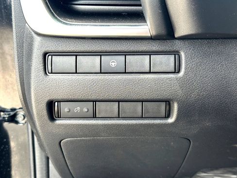 Used 2021 Nissan Rogue SV FWD image 17