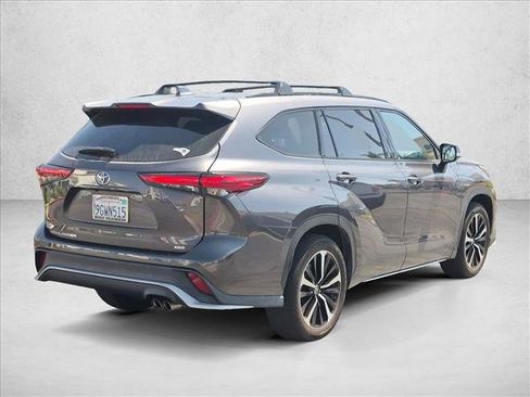 Used 2021 Toyota Highlander XSE FWD image 5