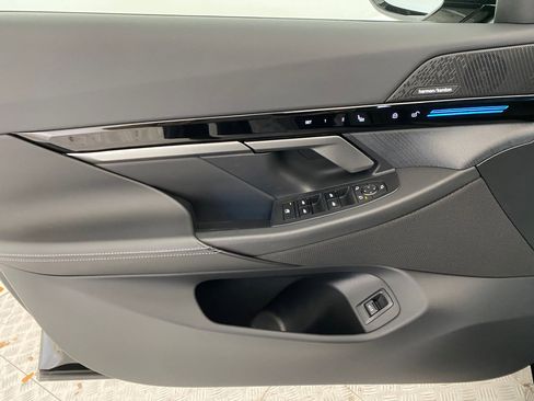 Used 2025 BMW 530i xDrive w/ M Sport Package image 11