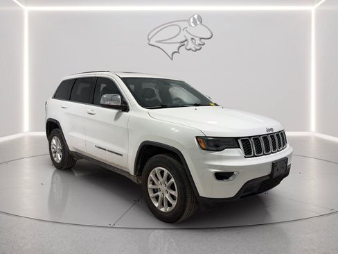 Used 2022 Jeep Grand Cherokee Laredo X AWD/4WD image 7