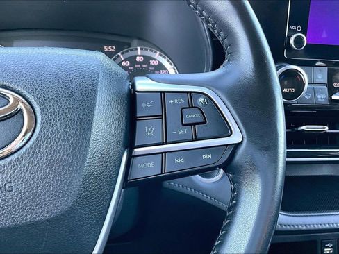 Used 2024 Toyota Highlander LE image 18