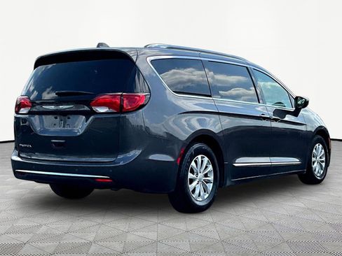 Used 2018 Chrysler Pacifica Touring-L Plus FWD image 6