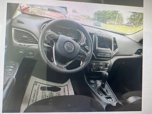 Used 2021 Jeep Cherokee Latitude AWD/4WD image 9