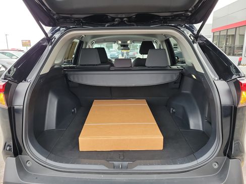 Used 2025 Toyota RAV4 XLE image 8