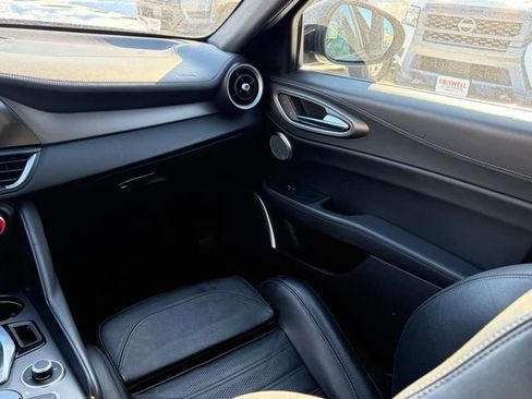 Used 2022 Alfa Romeo Giulia Veloce image 45