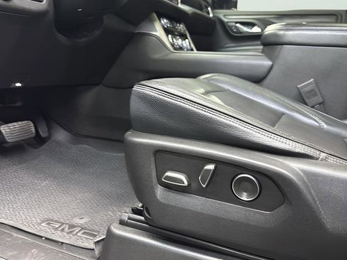 Used 2021 GMC Yukon Denali w/ Denali Premium Package image 11