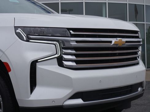 Used 2023 Chevrolet Tahoe High Country w/ Premium Package AWD/4WD image 3