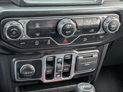 Used 2020 Jeep Wrangler Unlimited Sahara w/ Uconnect 4C Nav & Sound Group image 17