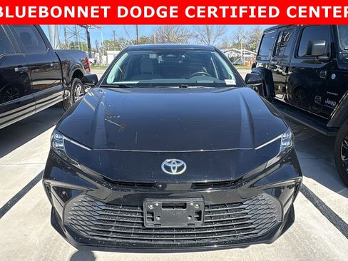 Used 2025 Toyota Camry XLE w/ Premium Plus Package image 2