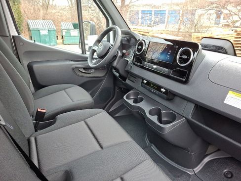 New 2025 Mercedes-Benz Sprinter 4500 image 10