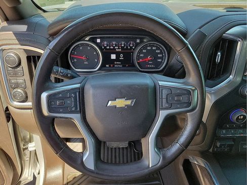 Used 2022 Chevrolet Silverado 3500 LTZ w/ LTZ Convenience Package image 16