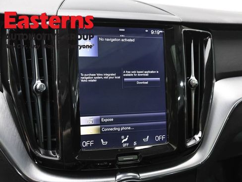 Used 2019 Volvo XC60 T6 Momentum w/ Premium Package image 18