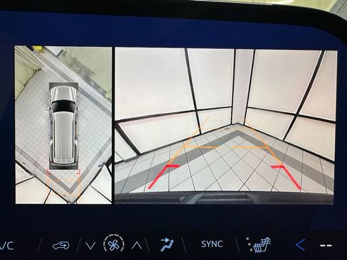 Certified 2025 Chevrolet Suburban Z71 image 32