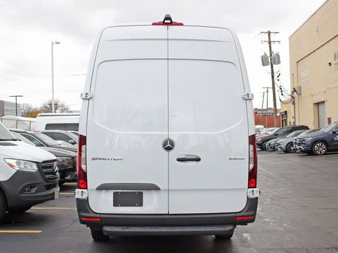 Used 2025 Mercedes-Benz Sprinter 2500 image 4