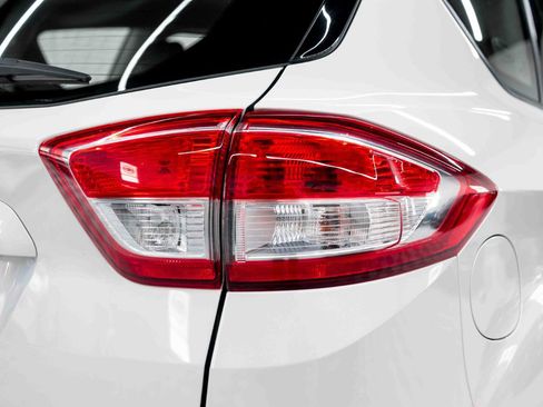 Used 2018 Ford C-MAX SE w/ Equipment Group 202A image 22