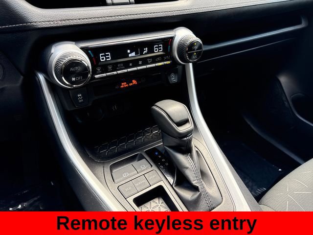 Used 2025 Toyota RAV4 XLE FWD image 22