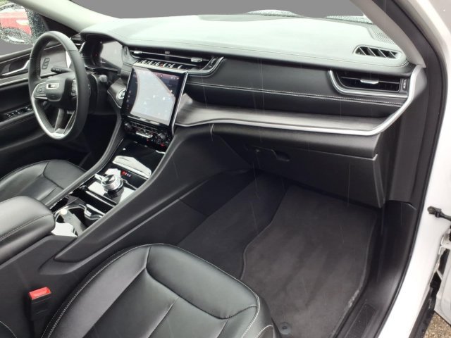 Used 2023 Jeep Grand Cherokee Limited AWD/4WD image 12