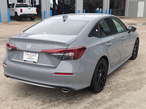 Used 2025 Honda Civic Sport image 3