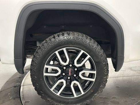 Used 2024 GMC Sierra 1500 AT4 w/ Technology Package AWD/4WD image 32